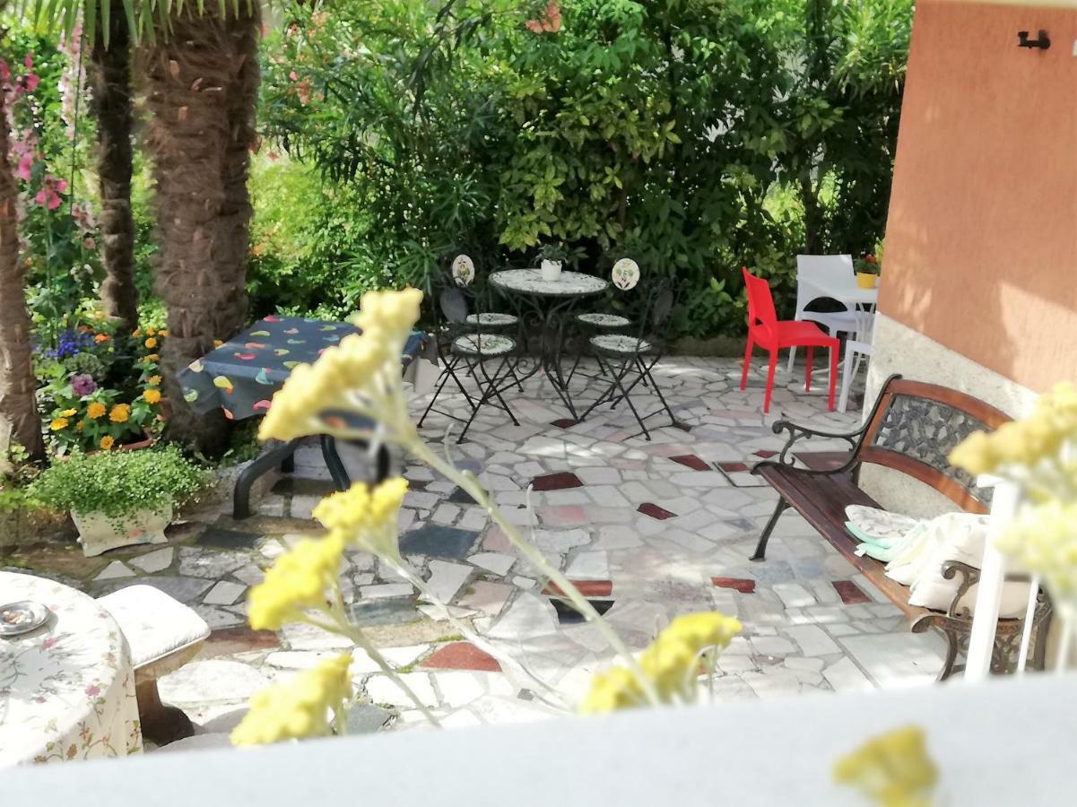 Casapatrizia B&B Сірміоне Екстер'єр фото