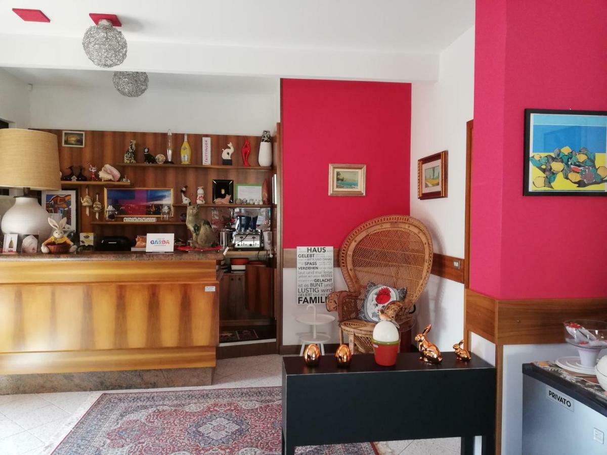 Casapatrizia B&B Сірміоне Екстер'єр фото